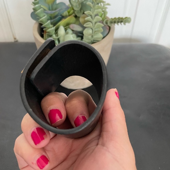 Leather Vintage Exaggerated Oversized cuff wristband wrap strap wide turn lock - Picture 5 of 7